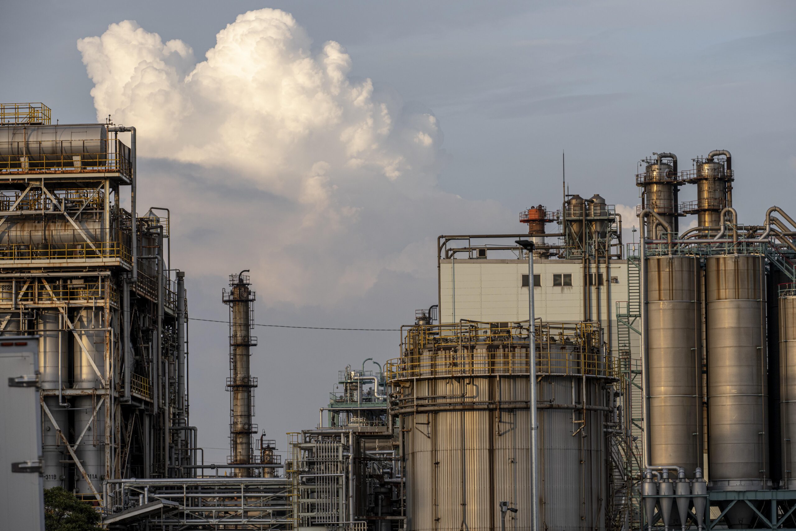 environmental-pollution-industry-exterior-daylight (1)